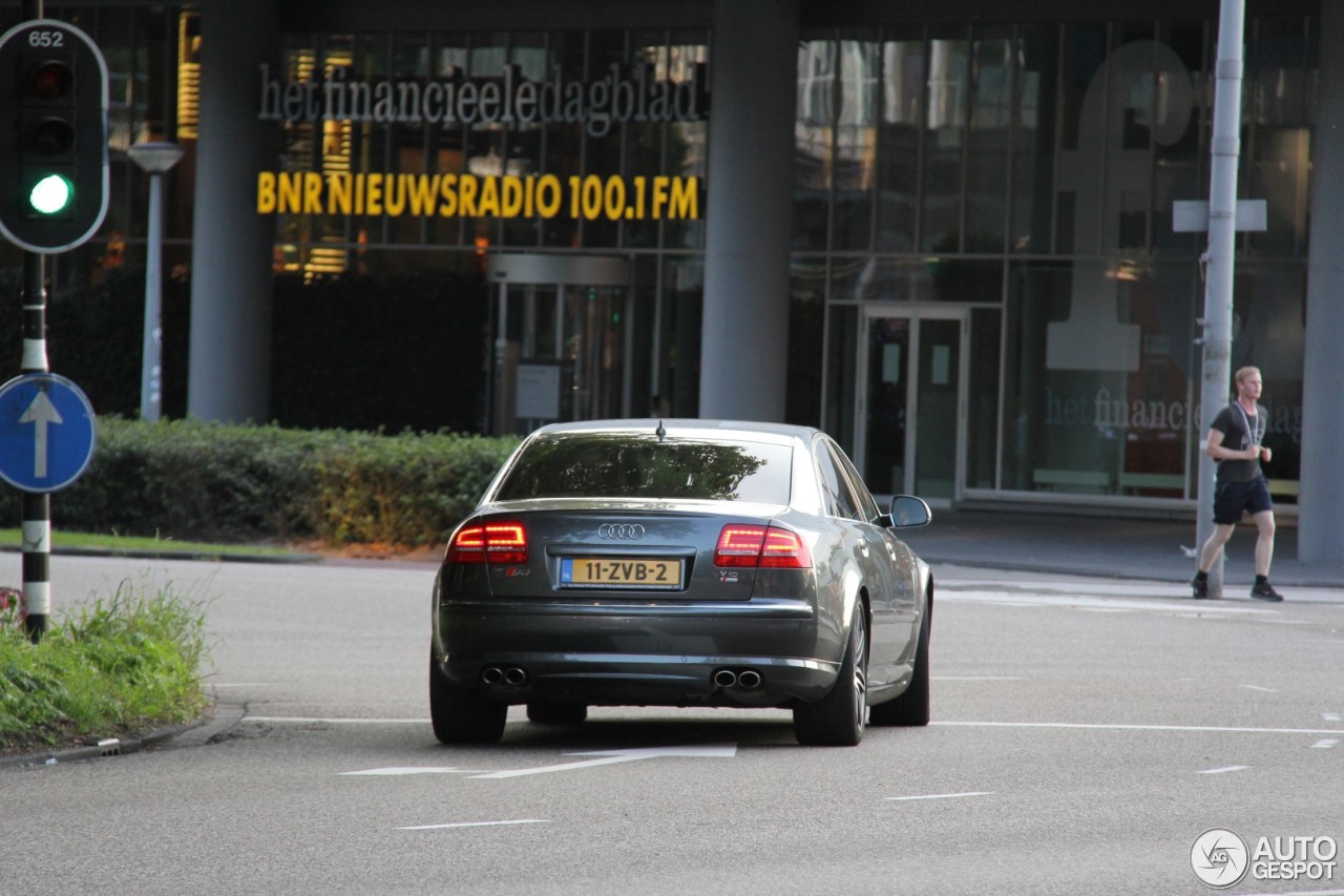 Audi S8 D3