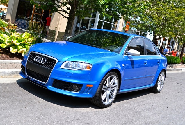 Audi RS4 Sedan