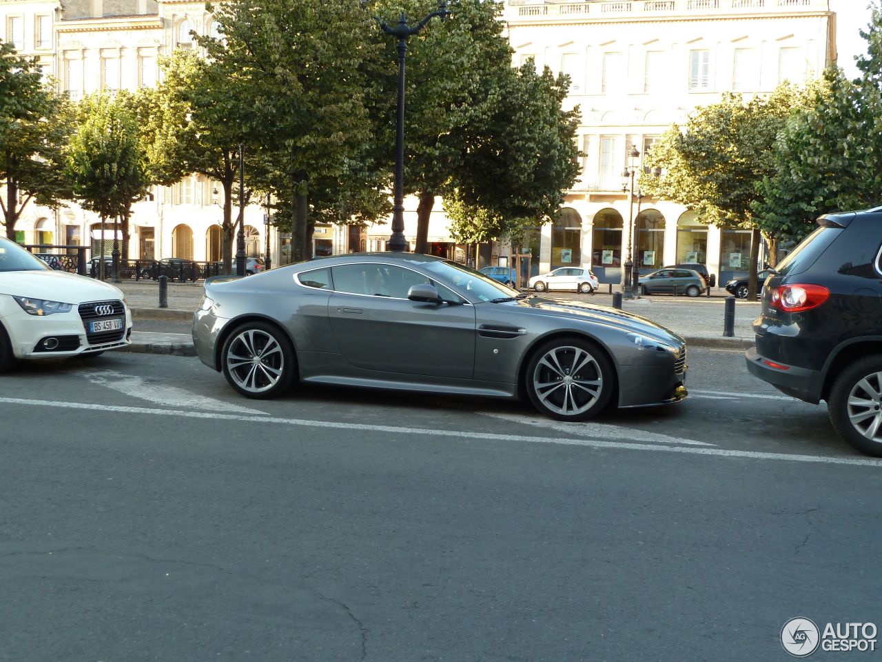 Aston Martin V12 Vantage