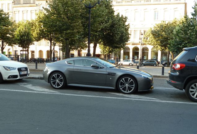 Aston Martin V12 Vantage