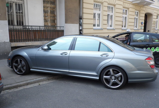 Mercedes-Benz S 65 AMG V221