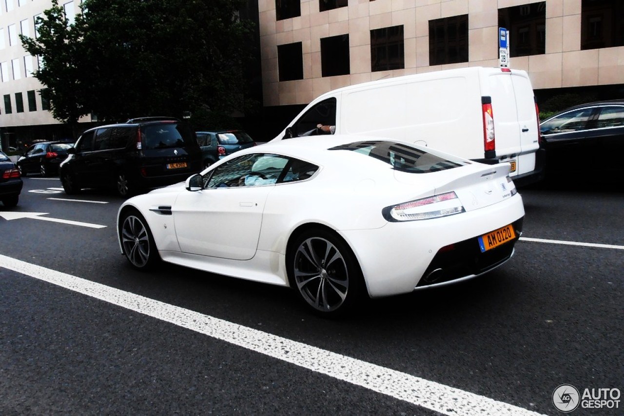 Aston Martin V12 Vantage