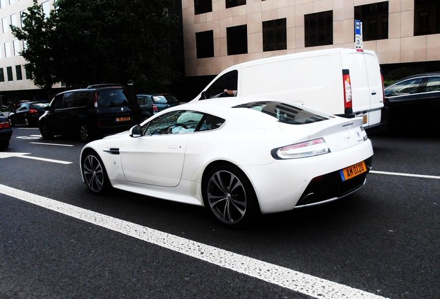 Aston Martin V12 Vantage