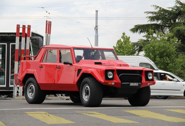 Lamborghini LM002