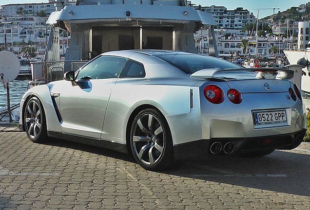 Nissan GT-R