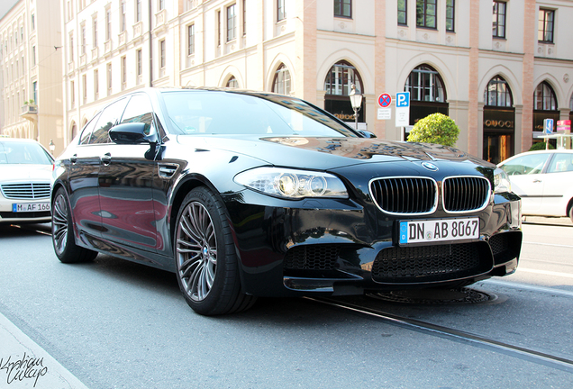 BMW M5 F10 2011