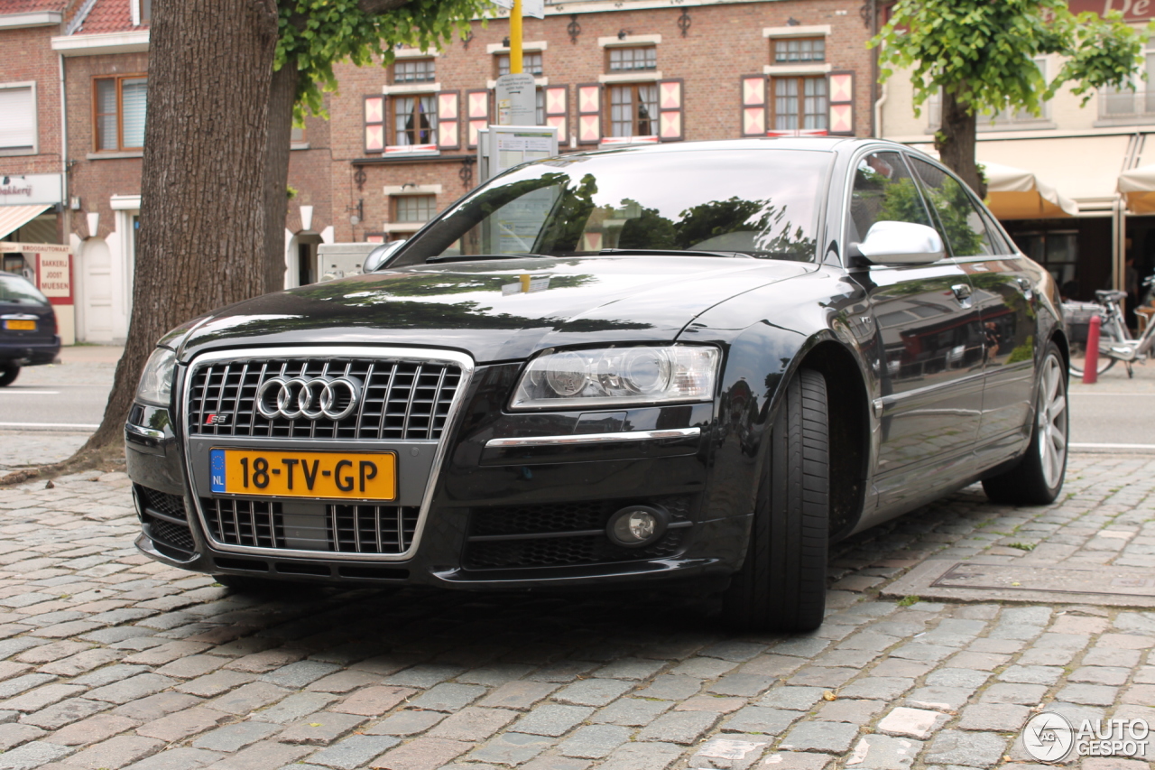 Audi S8 D3