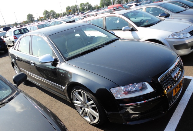 Audi S8 D3