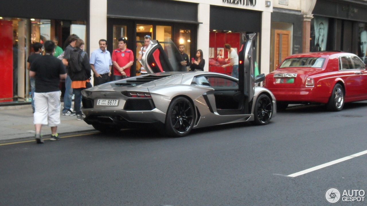 Lamborghini Aventador LP700-4