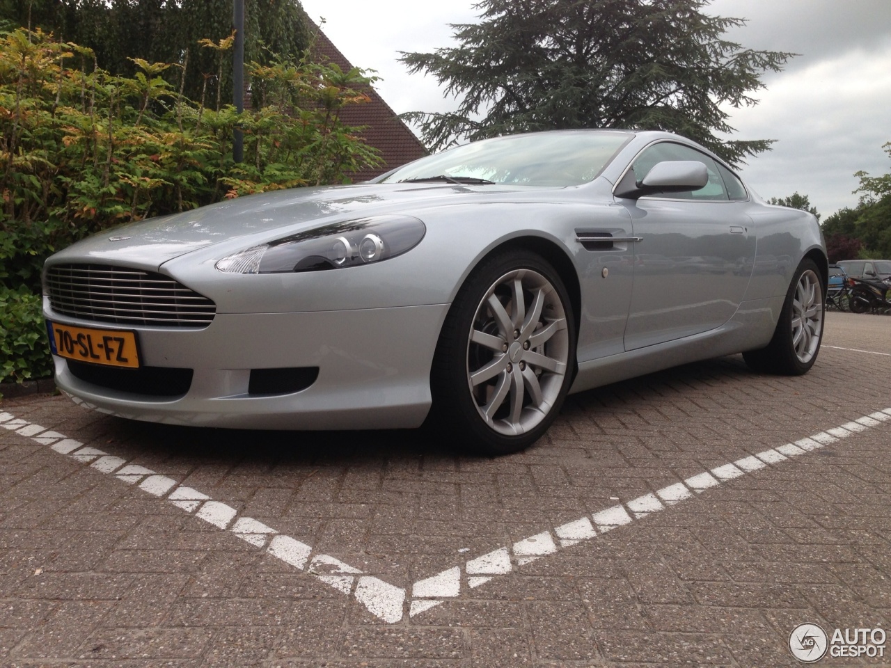 Aston Martin DB9