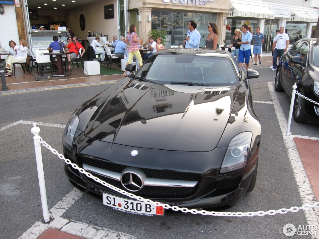 Mercedes-Benz SLS AMG