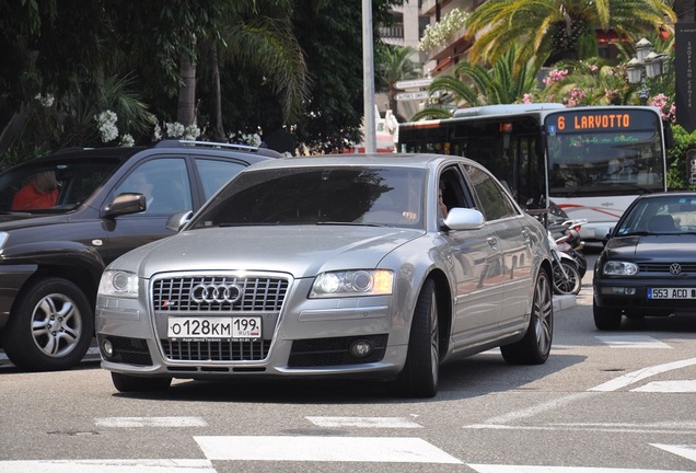 Audi S8 D3