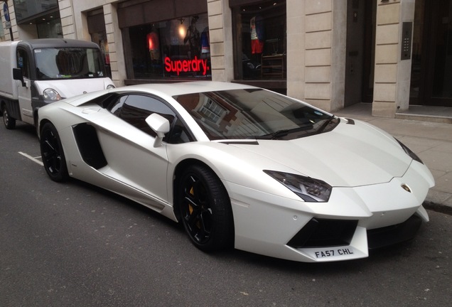 Lamborghini Aventador LP700-4