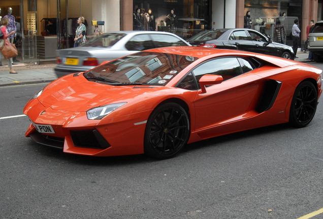 Lamborghini Aventador LP700-4