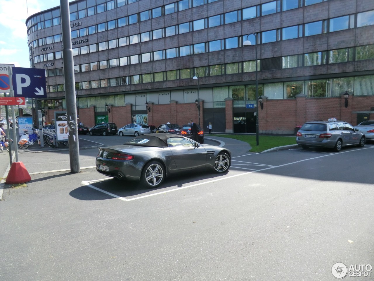 Aston Martin V8 Vantage Roadster