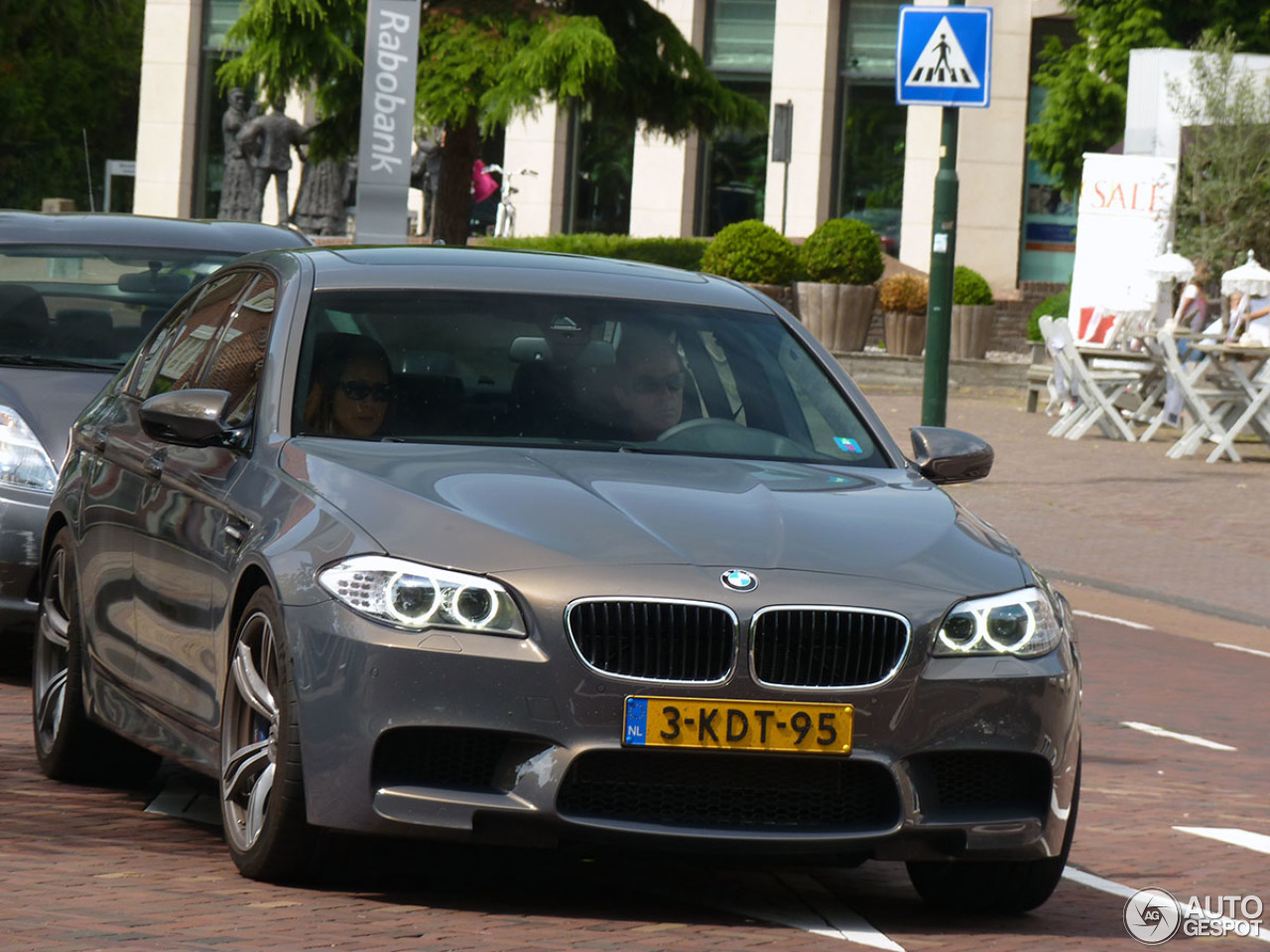 BMW M5 F10 2011