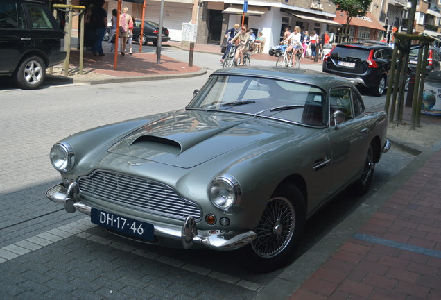 Aston Martin DB4