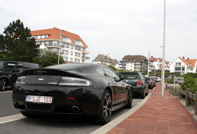 Aston Martin V12 Vantage Carbon Black Edition