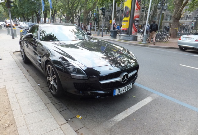 Mercedes-Benz SLS AMG