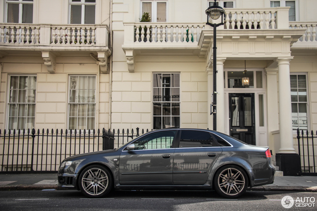 Audi RS4 Sedan