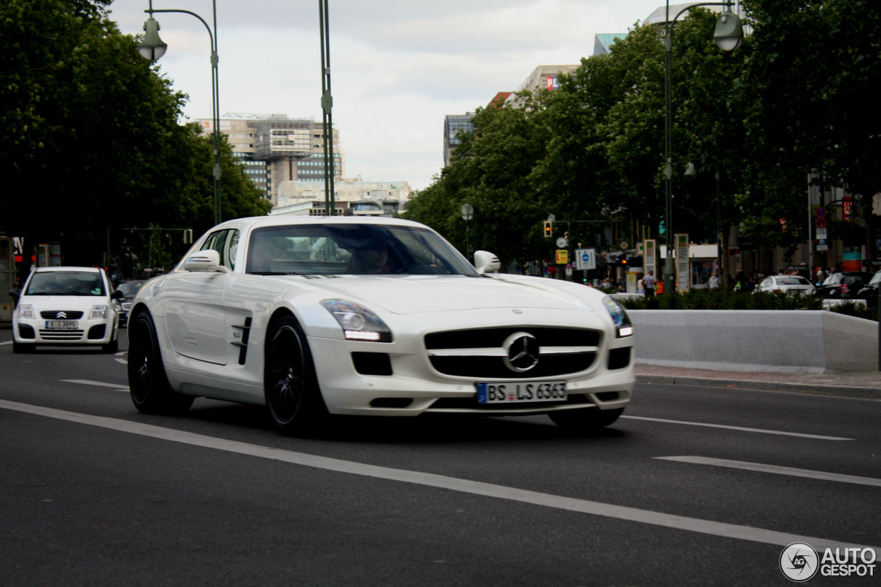 Mercedes-Benz SLS AMG