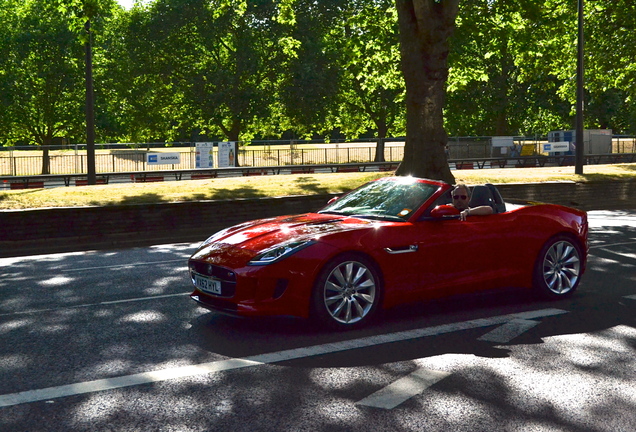 Jaguar F-TYPE S V8 Convertible