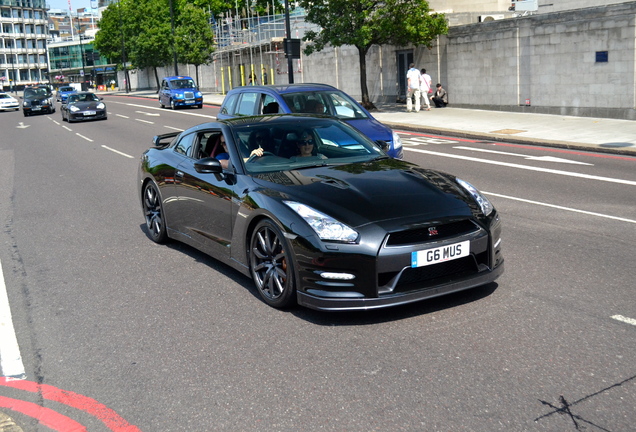 Nissan GT-R 2011