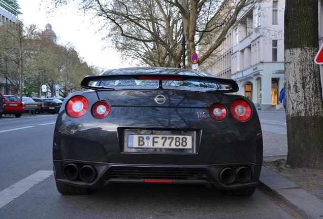 Nissan GT-R 2011