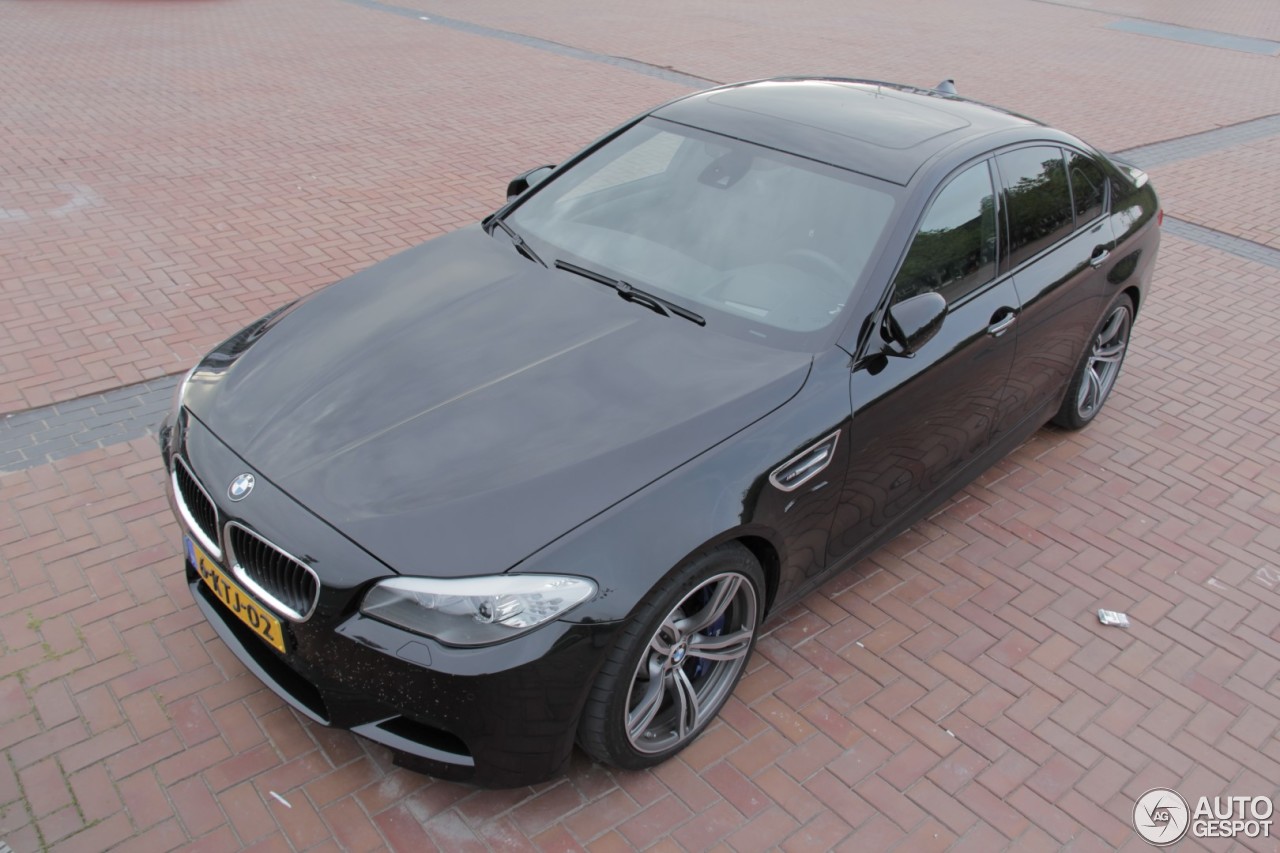 BMW M5 F10 2011