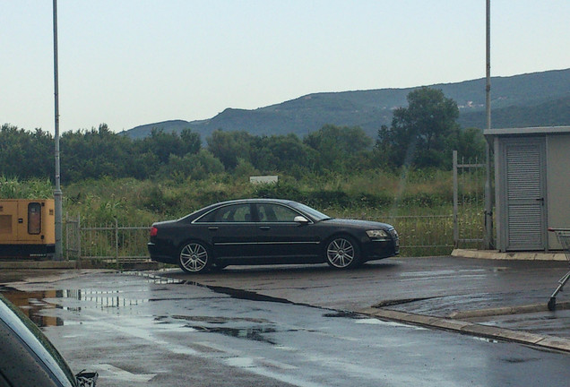 Audi S8 D3