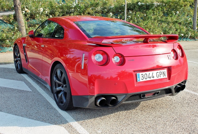 Nissan GT-R