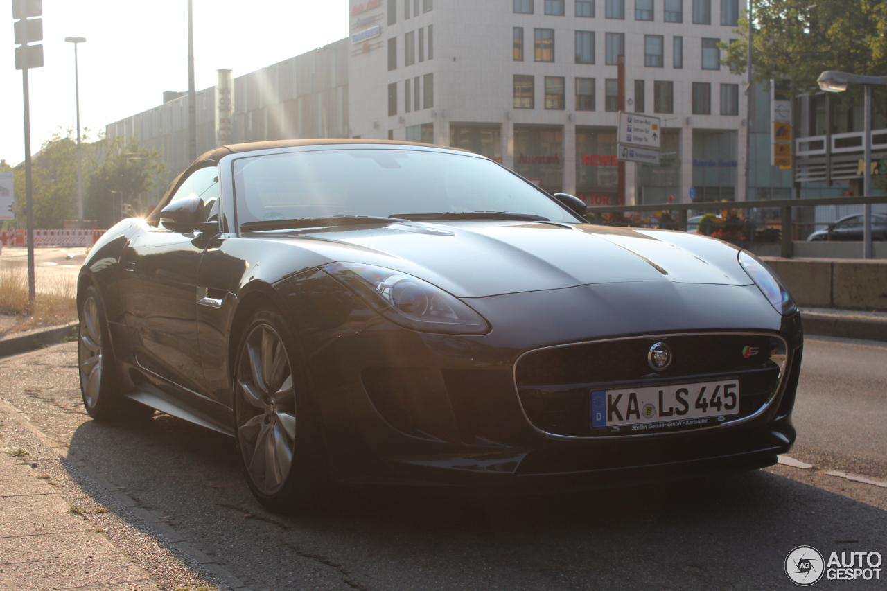 Jaguar F-TYPE S V8 Convertible