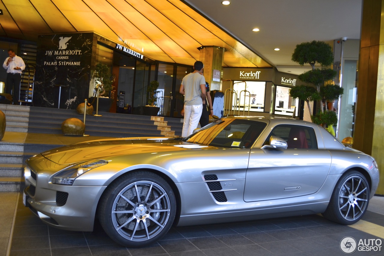 Mercedes-Benz SLS AMG