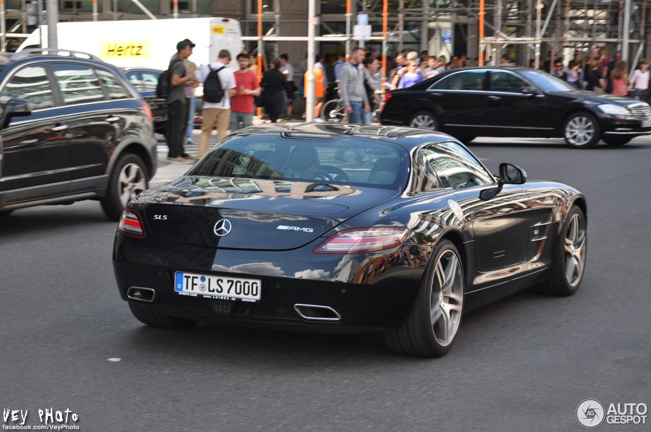 Mercedes-Benz SLS AMG