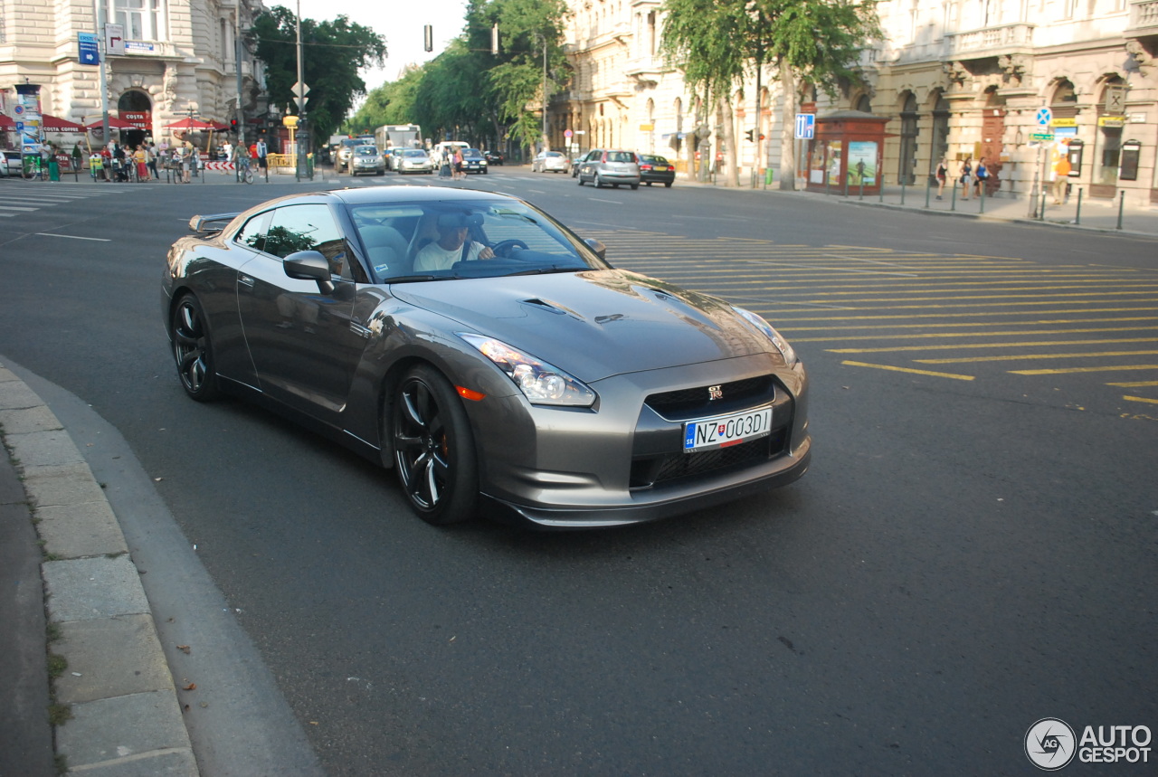 Nissan GT-R