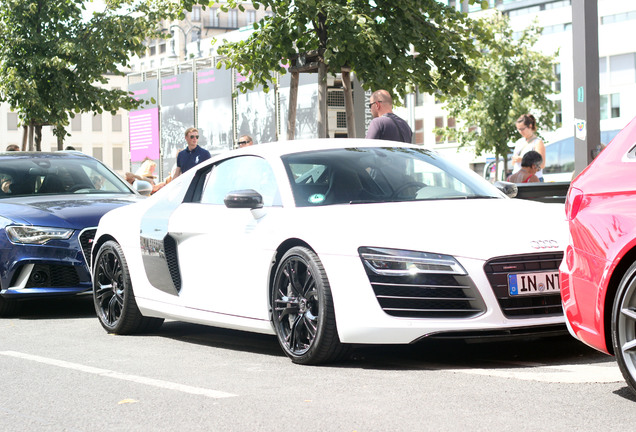 Audi R8 V10 Plus 2013