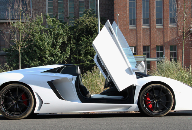 Lamborghini Aventador LP700-4 Roadster