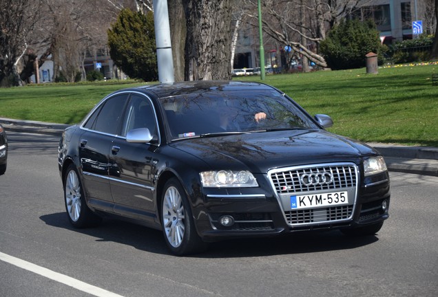 Audi S8 D3