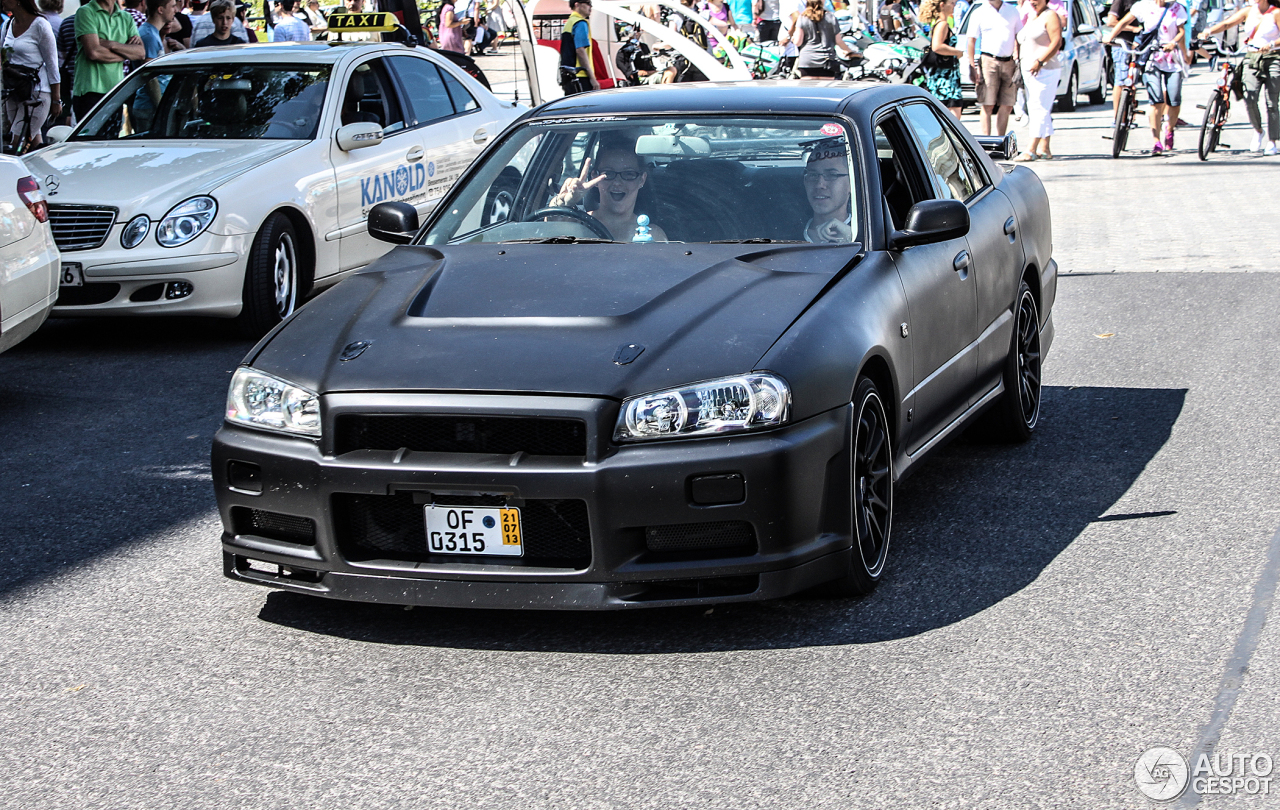 Nissan Skyline R34 Sedan