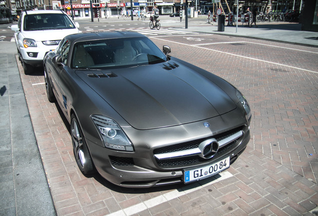 Mercedes-Benz SLS AMG