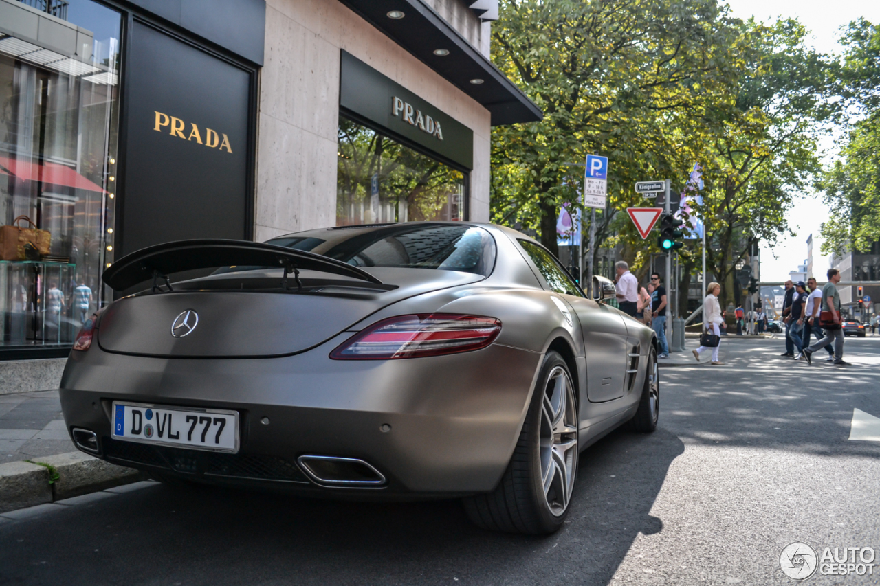 Mercedes-Benz SLS AMG