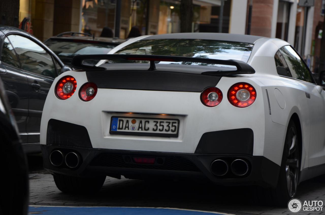 Nissan GT-R