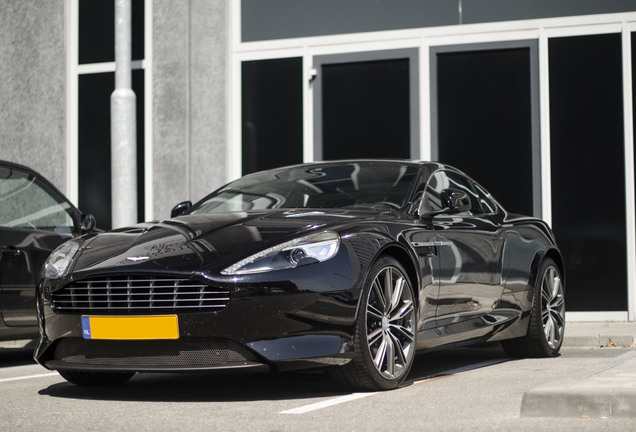 Aston Martin DB9 2013