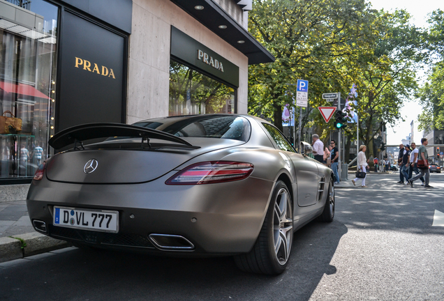 Mercedes-Benz SLS AMG