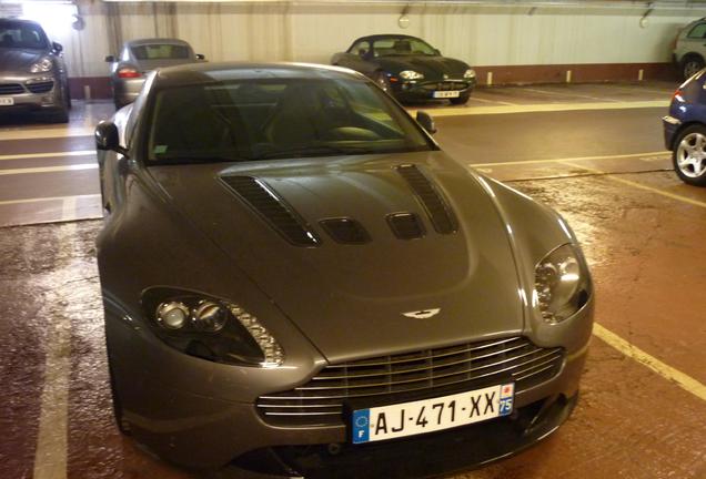 Aston Martin V12 Vantage