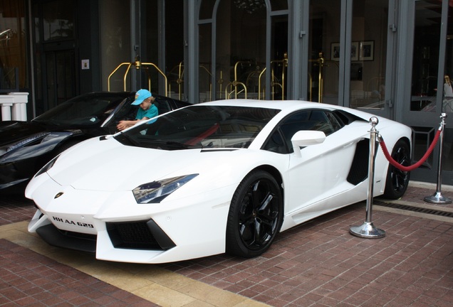 Lamborghini Aventador LP700-4