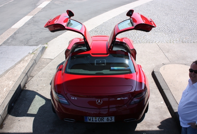 Mercedes-Benz SLS AMG