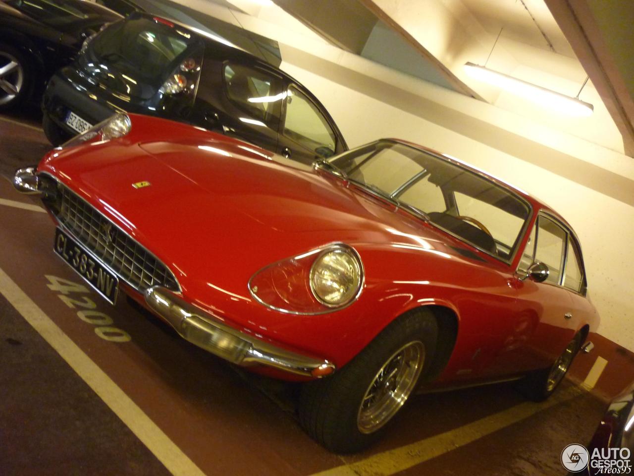 Ferrari 365 GT 2+2