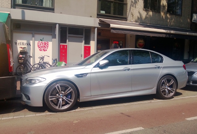 BMW M5 F10 2011