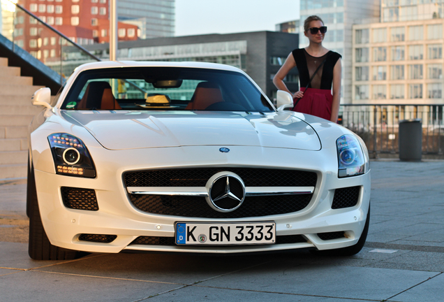 Mercedes-Benz SLS AMG